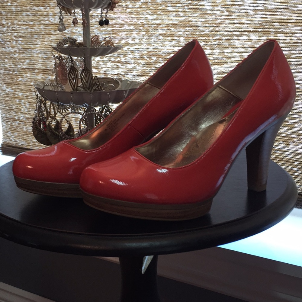 Sofft Patent Coral Heels. 8m. New w/o Tags